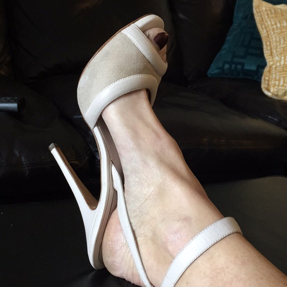 Practically brand new light flesh color heels - Picture 1 of 7